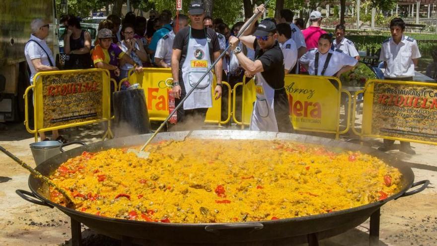 Tres cocineros de Alicante elaborarán uno de los arroces más grandes del mundo