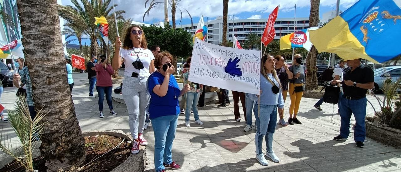 Manifestación de trabajadores expulsados del hotel Parque Paraíso