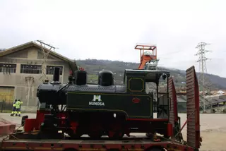 Hunosa recupera una histórica locomotora para el pozo San José