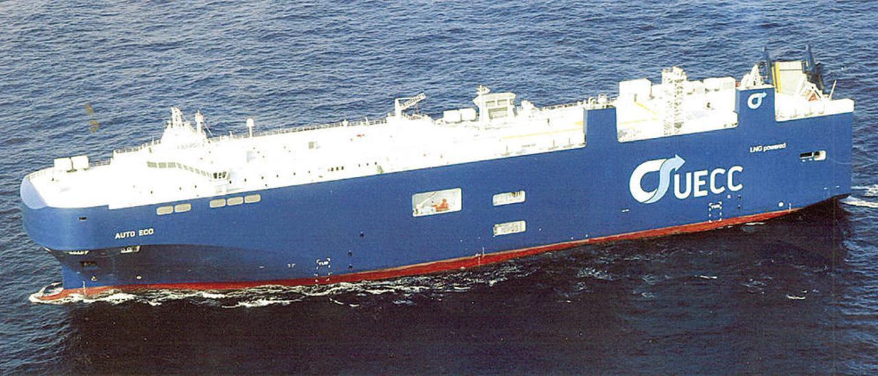 El &quot;Auto Eco&quot;, el nuevo buque de la naviera UECC, tiene 181 metros de eslora por 30 de manga. // UECC