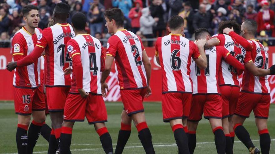 Els gironins celebrant la golejada al Las Palmas.