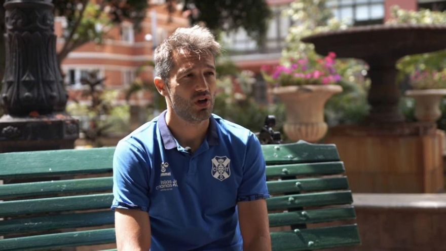 Aitor Sanz, ayer en la santacrucera Plaza del Príncipe. | CDT