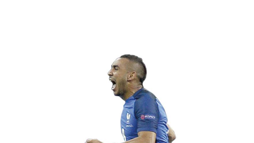 Payet festeja el gol de la victoria de Francia. // Efe