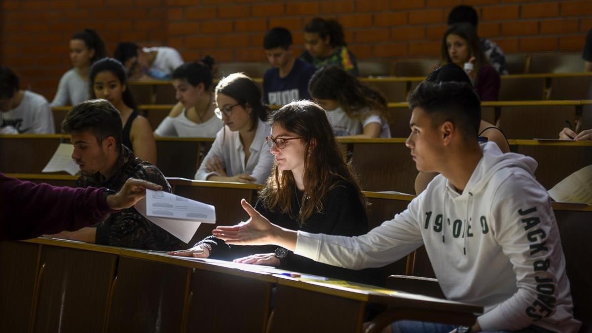 Imagen de archivo de los examenes de selectividad del curso pasado en la facultad de Biología de la UB