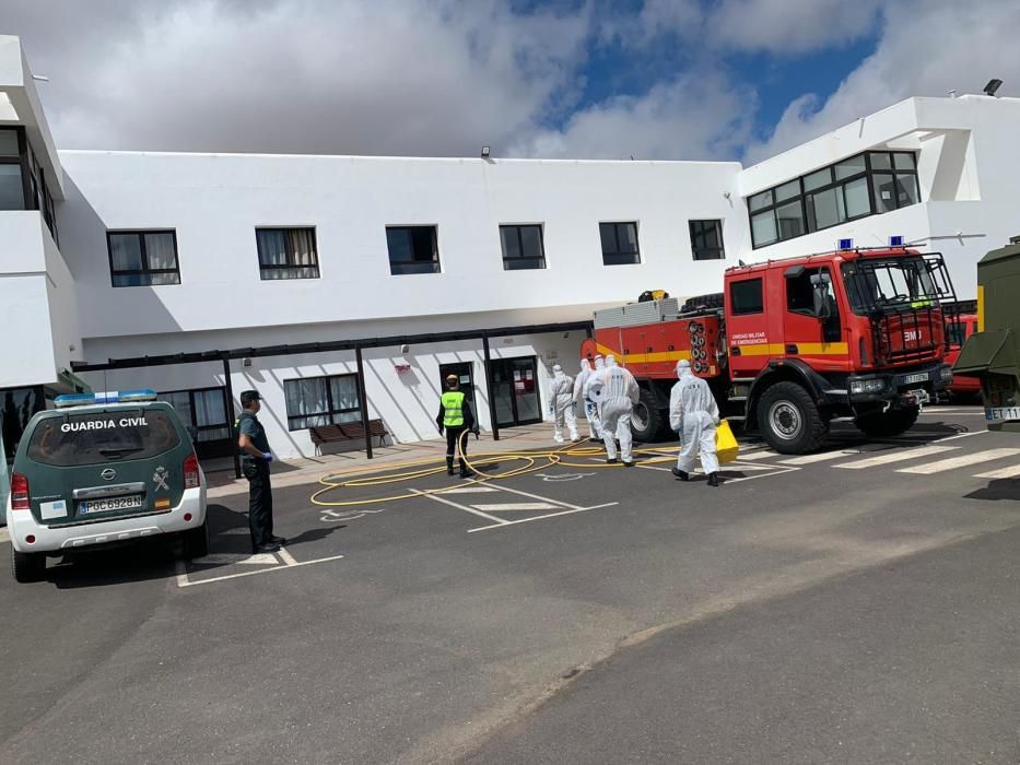 Efectivos de la UME trabajando en las residencias de mayores de Lanzarote