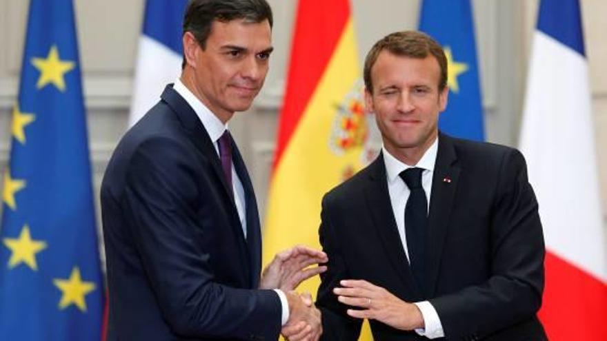 Pedro Sánchez i Emmanuel Macron, en la roda de premsa després de la reunió .