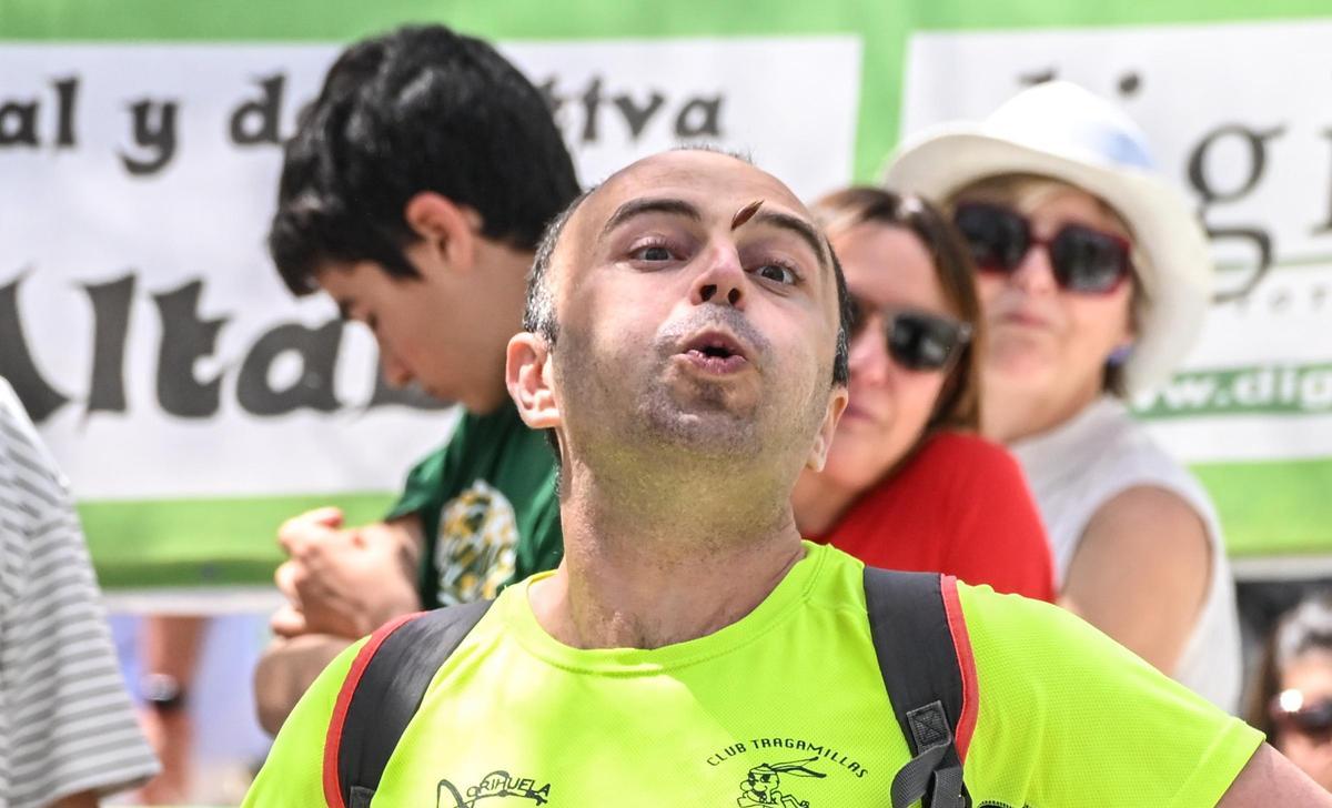 XIV Campeonato de lanzamiento de hueso de dátil de Elche, en imágenes
