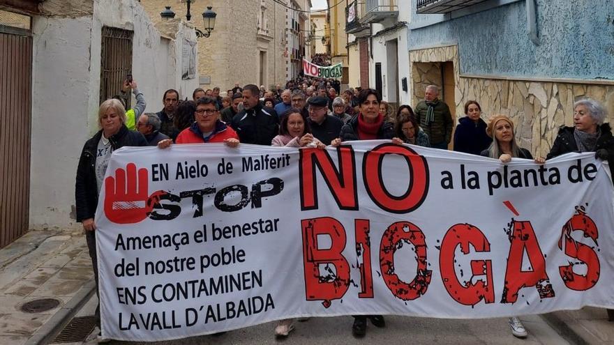 Asociaciones de la Vall d’Albaida y de Almansa abordan la problemática de la planta de biogás de Aielo