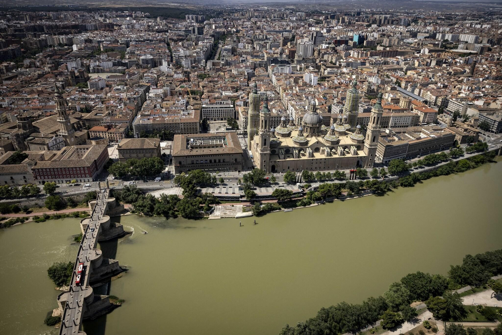 Así se ve Zaragoza desde el helicóptero de la Unidad Aérea de la Policía