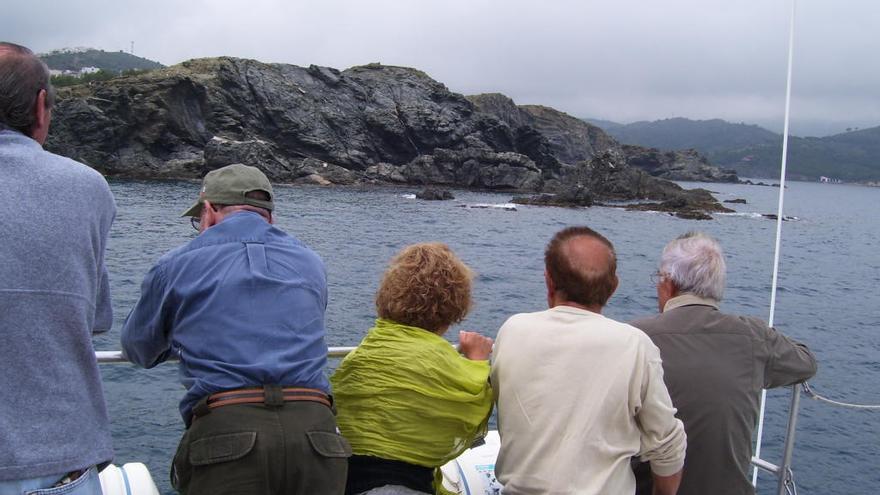 Visitants navegant per la costa de Llançà.