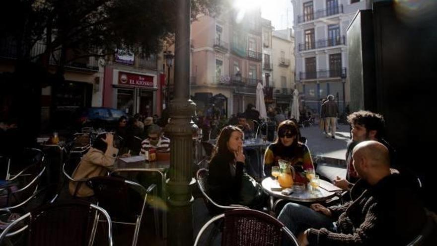 Ciutat Vella critica el gran recorte de las terrazas