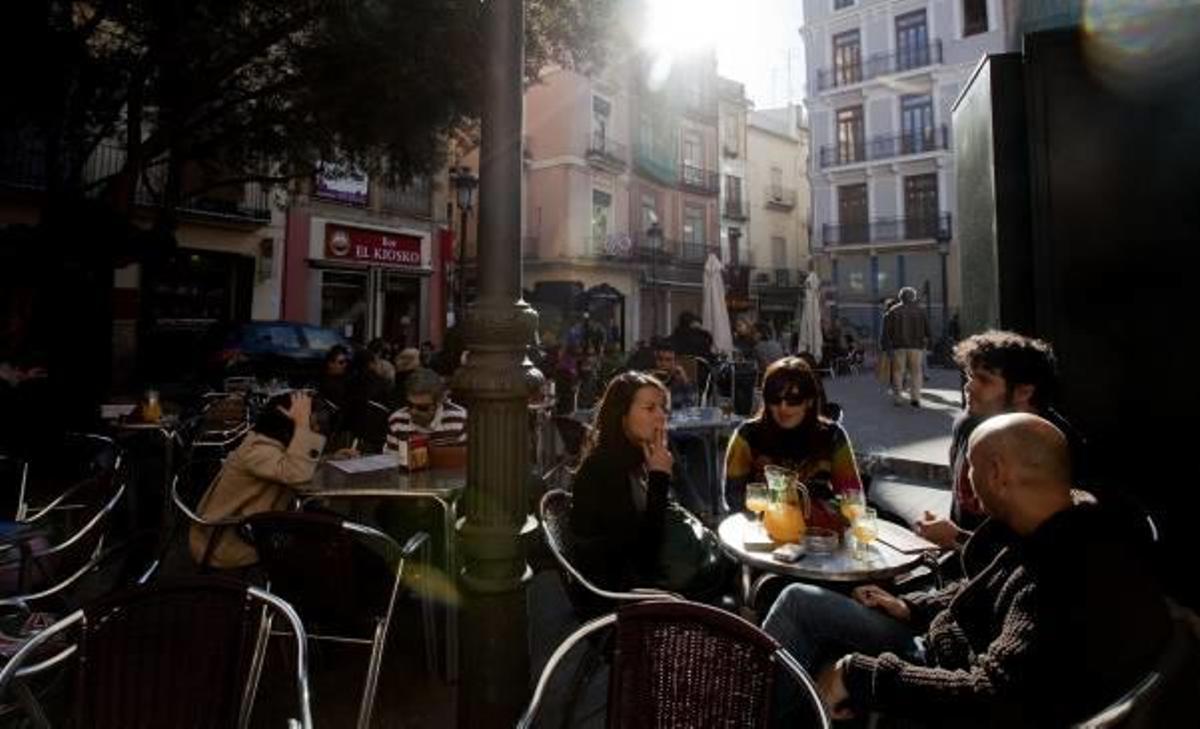 Ciutat Vella critica el gran recorte de las terrazas