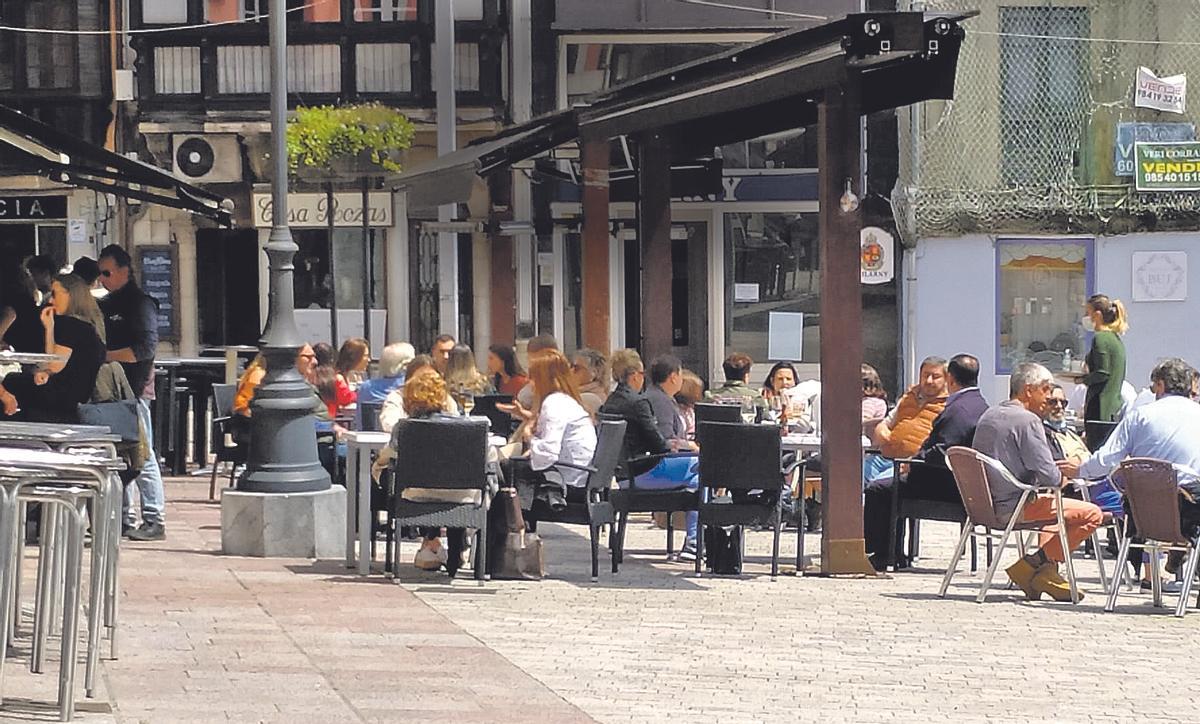 La plaza Parres Sobrino de Llanes.