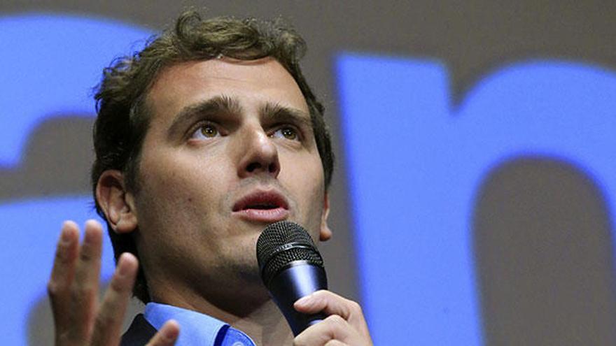 Albert Rivera dice que respetará un pacto en Asturias con exmiembros de UPyD