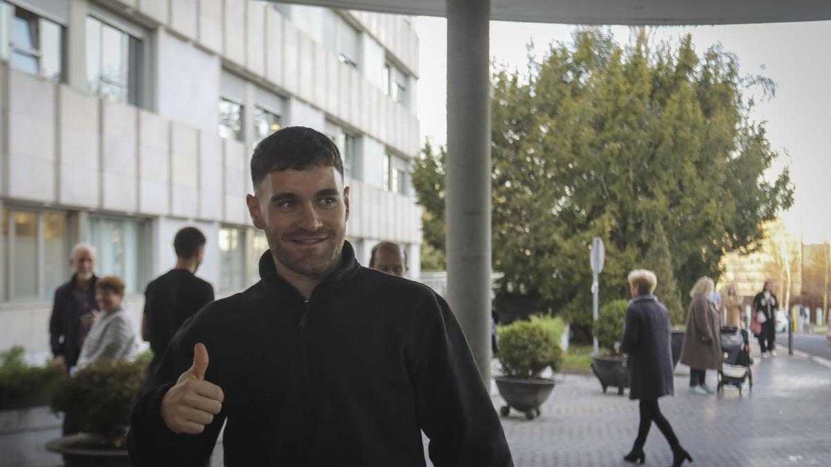 ¡Javi Galán ya es nuevo jugador de la Real Sociedad! Así fue su llegada a Donosti