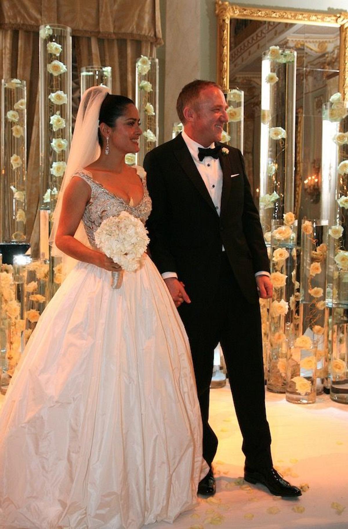 El vestido de novia de Salma Hayek lo firma Balenciaga