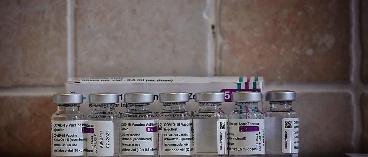 Dosis de AstraZeneca esperando a ser inoculadas. | | MARÍA PISACA