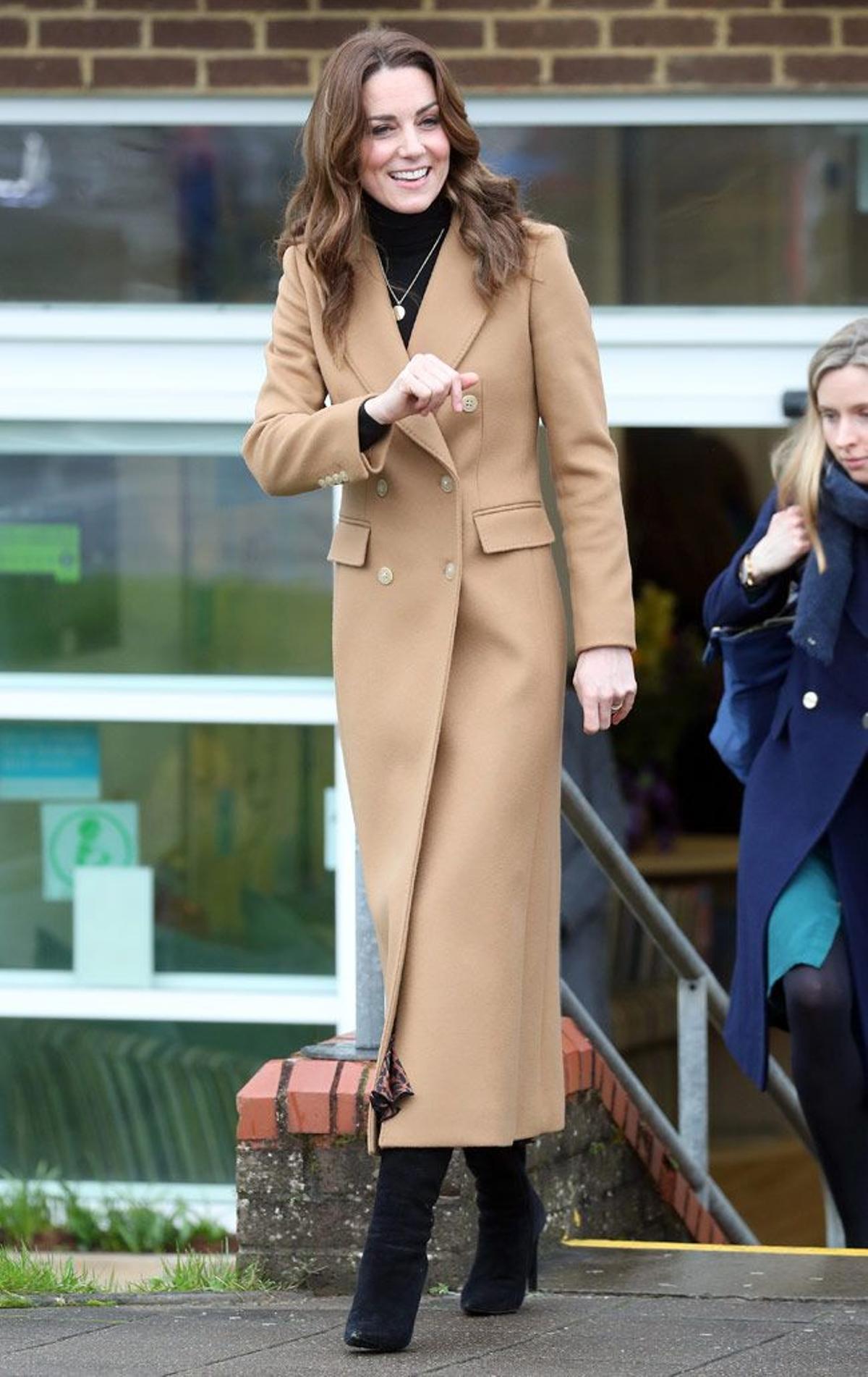 Kate Middleton con abrigo de las rebajas de Massimo Dutti en Cardiff