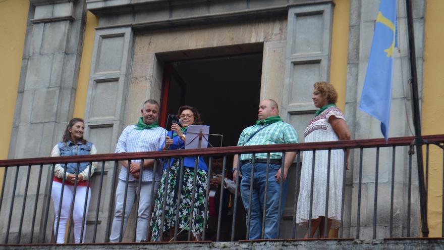 Adonina Tardón, pregonera en Belmonte de Miranda: &quot;Si queremos avanzar hacia el envejecimiento saludable necesitamos que los caminos de los pueblos se mantengan limpios&quot;