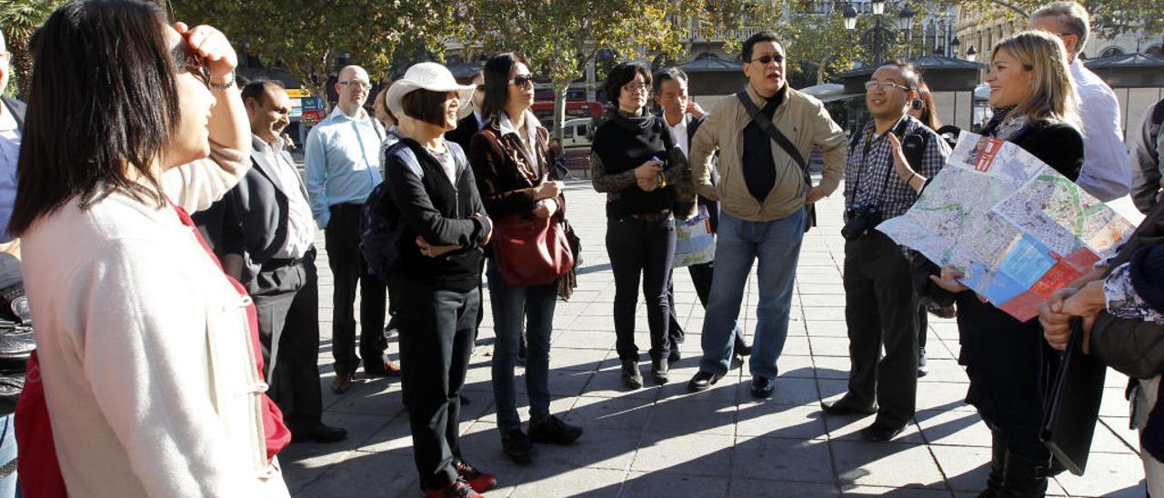 València y Baleares acaparan el 5 % de las compras de ropa que hacen los turistas