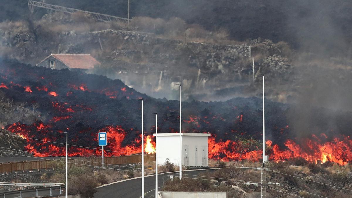 Cumbre Vieja volcano continues to erupt on the Canary Island of La Palma