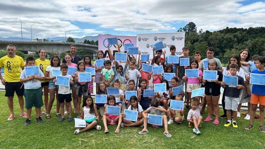 Cursos de natación na piscina da Canuda