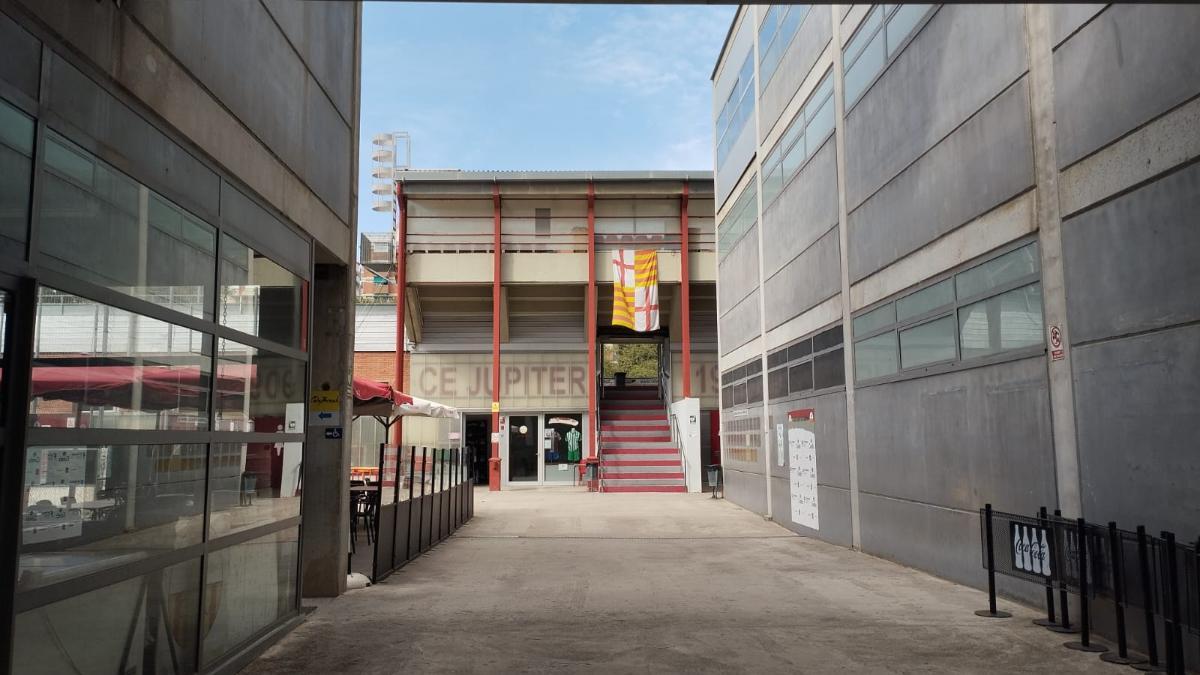 Entrada al Estadio de la Verneda, casa del Júpiter