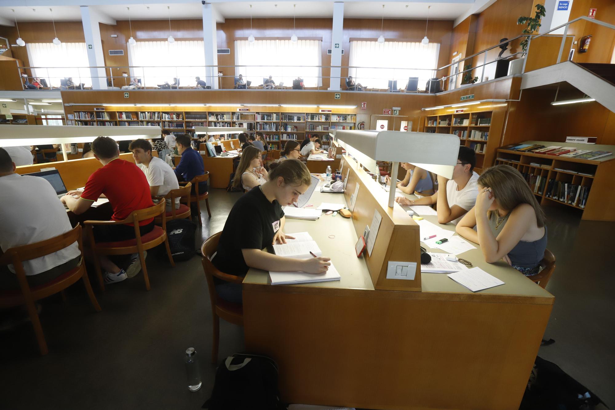 Aforo completo en las bibliotecas aragonesas en las últimas horas antes de la Evau