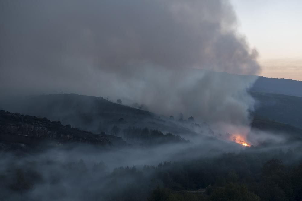 El fuego arrasa 3.000 hectáreas en Ourense