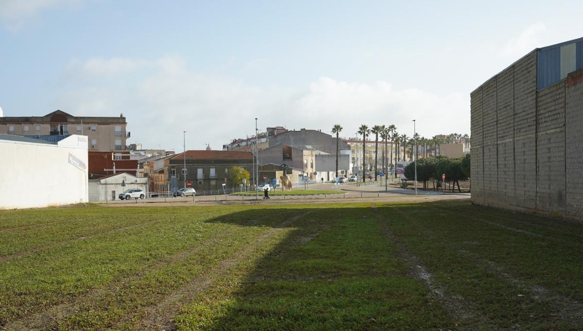 Solar en el que se ubicaría la construcción de vivienda protegida en Don Benito.
