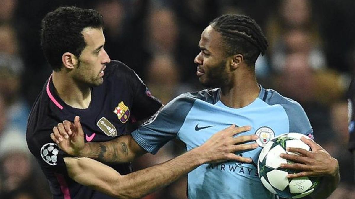 Busquets trata de recuperar el balón ante Sterling