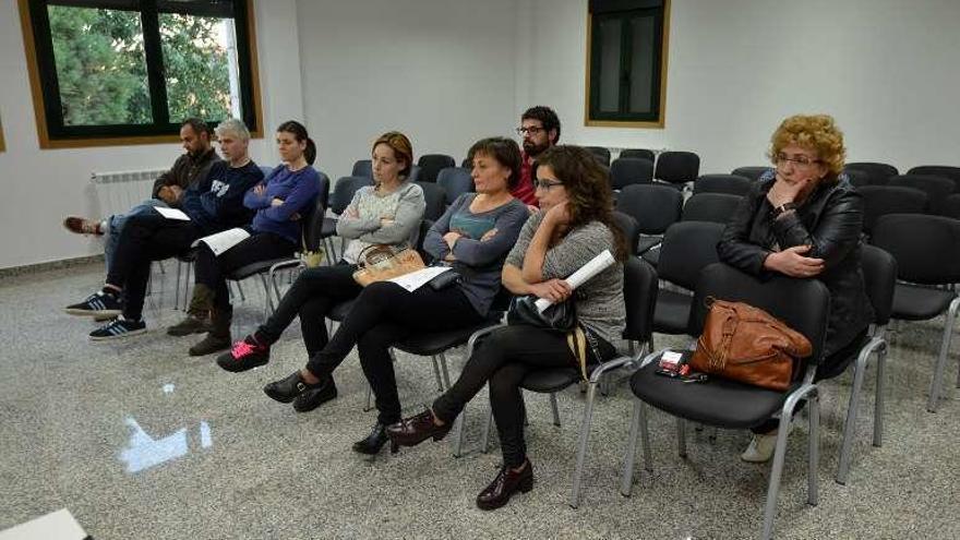 Hosteleros de Barro participantes en la reunión de ayer. // G. Santos