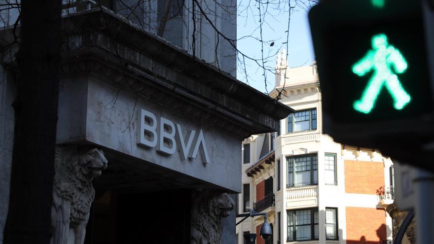 El semáforo de la concentración bancaria en España se acercaría al rojo con la fusión BBVA-Sabadell