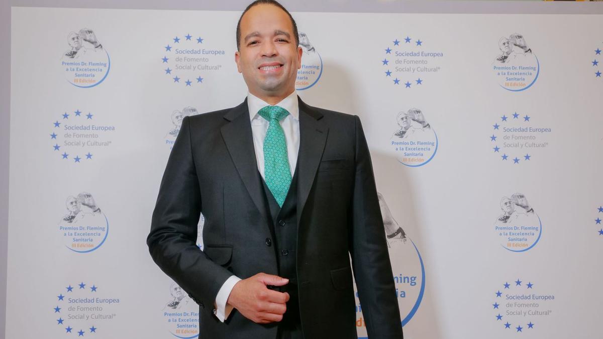 El Dr. Piña, distinguido como mejor especialista en Neurocirugía