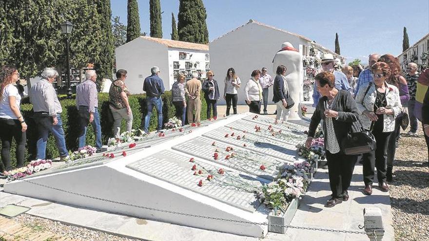 Conmemoración de la segunda república en la fosa común