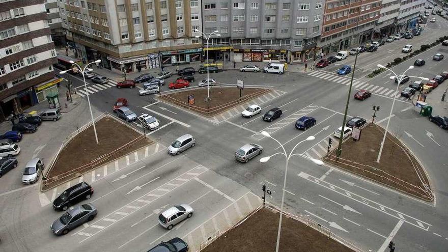 Cruce de la ronda de Outeiro con la avenida de Finisterre.