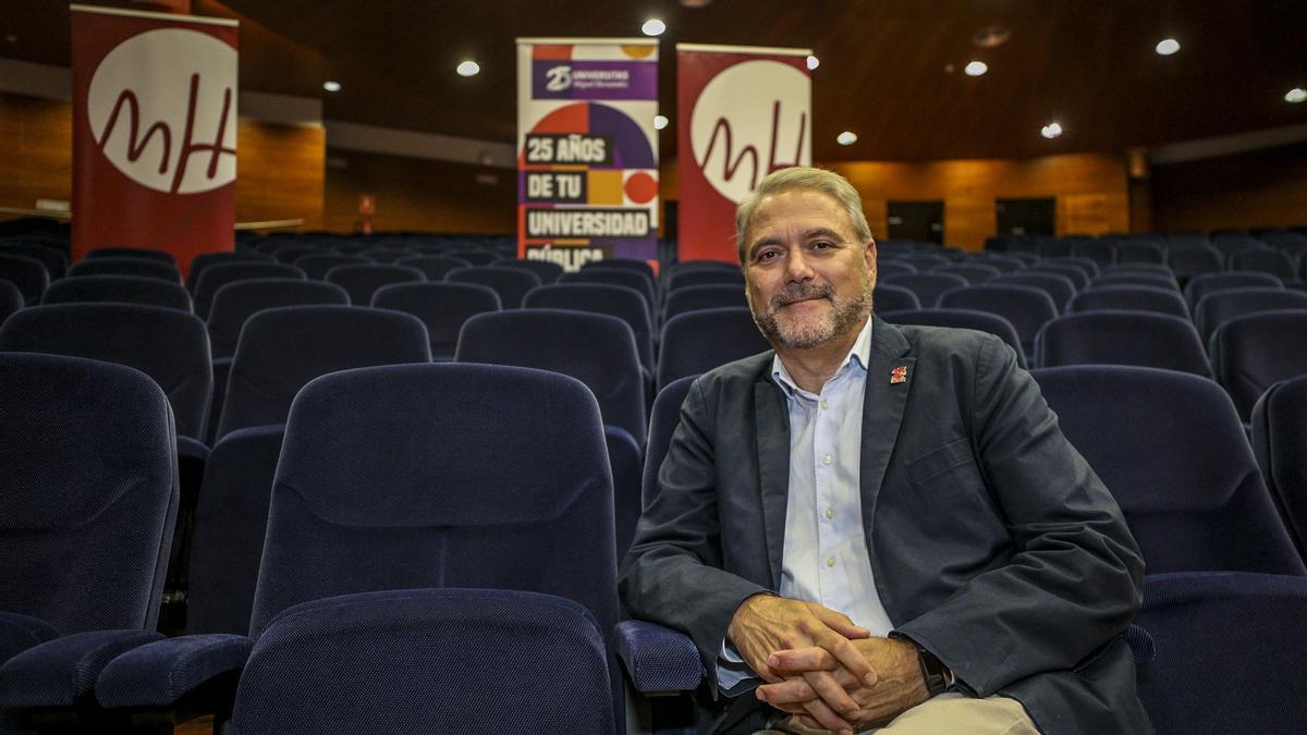 Juan José Ruiz, rector de la Universidad Miguel Hernández.