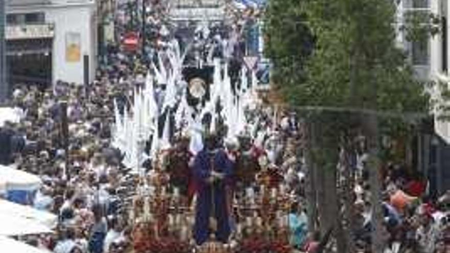 El Señor de la Soledad y la Virgen del Dulce Nombre.