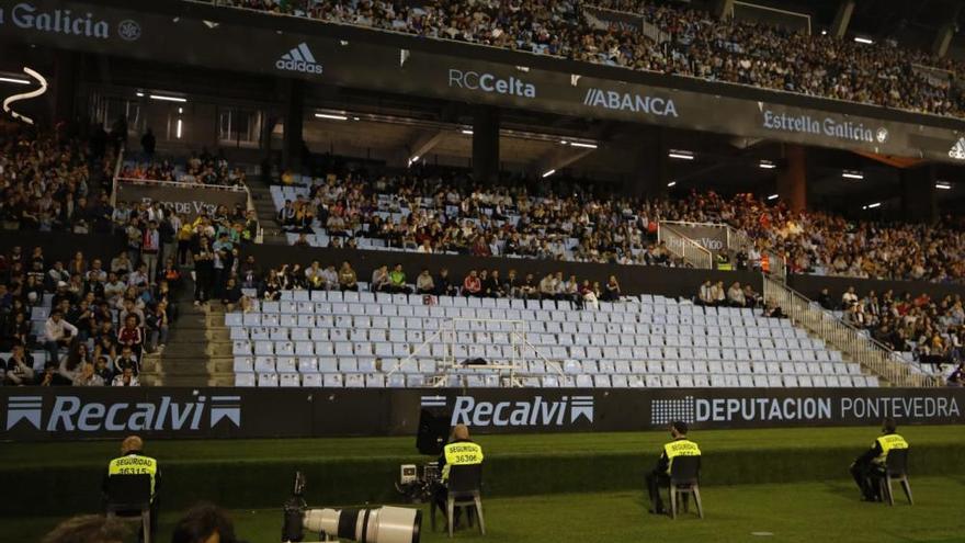 Celta - Alavés | Así fue la protesta de la grada de animación