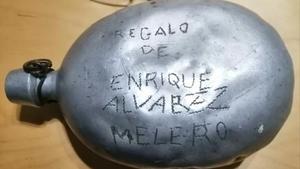 Cantimplora hallada en las cuencas mineras de Teruel con el nombre inscrito de Enrique Álvarez Melero.