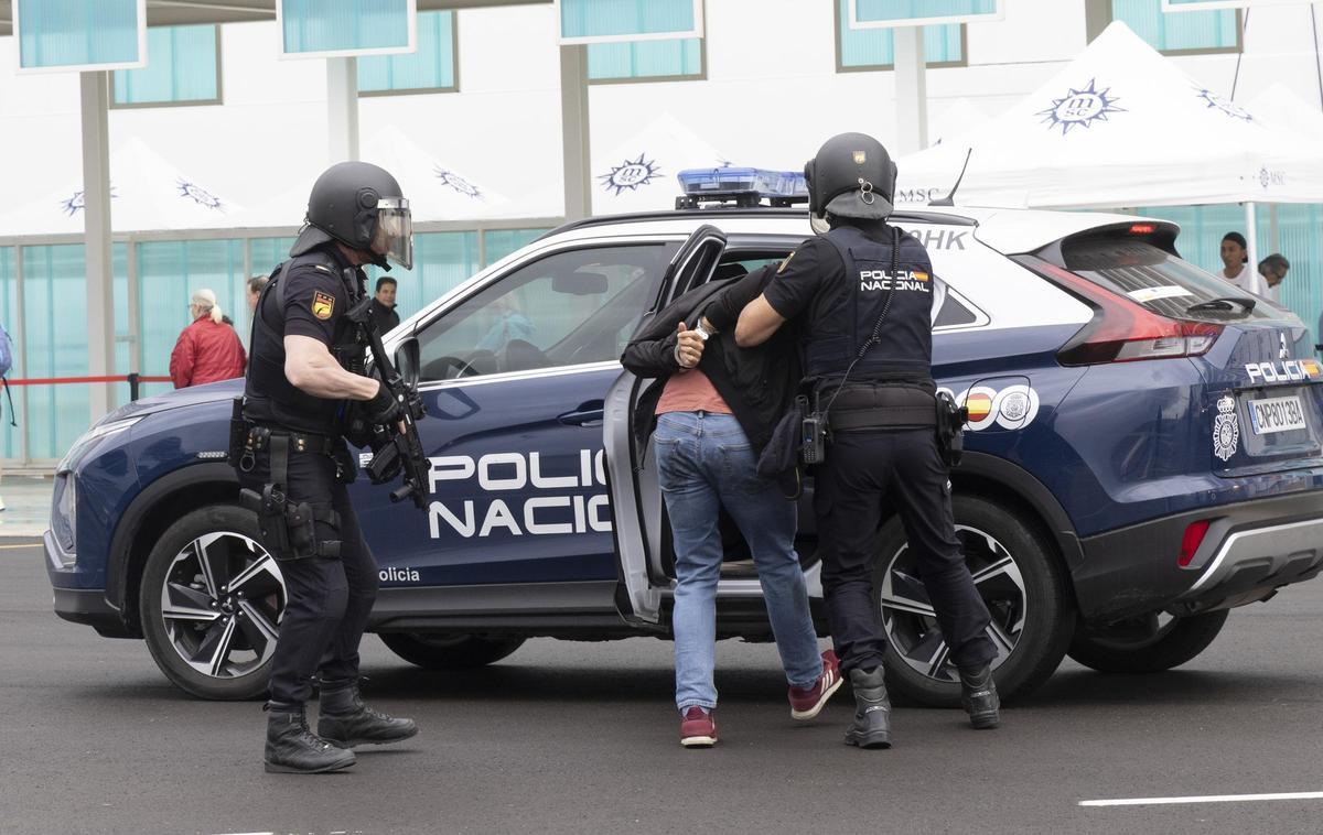 Imagen de archivo de un simulacro de seguridad en el Puerto de Alicante.