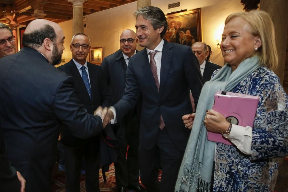 Íñigo de la Serna, Ministro de Fomento, analiza el "Presente y futuro de las infraestructuras en Asturias"