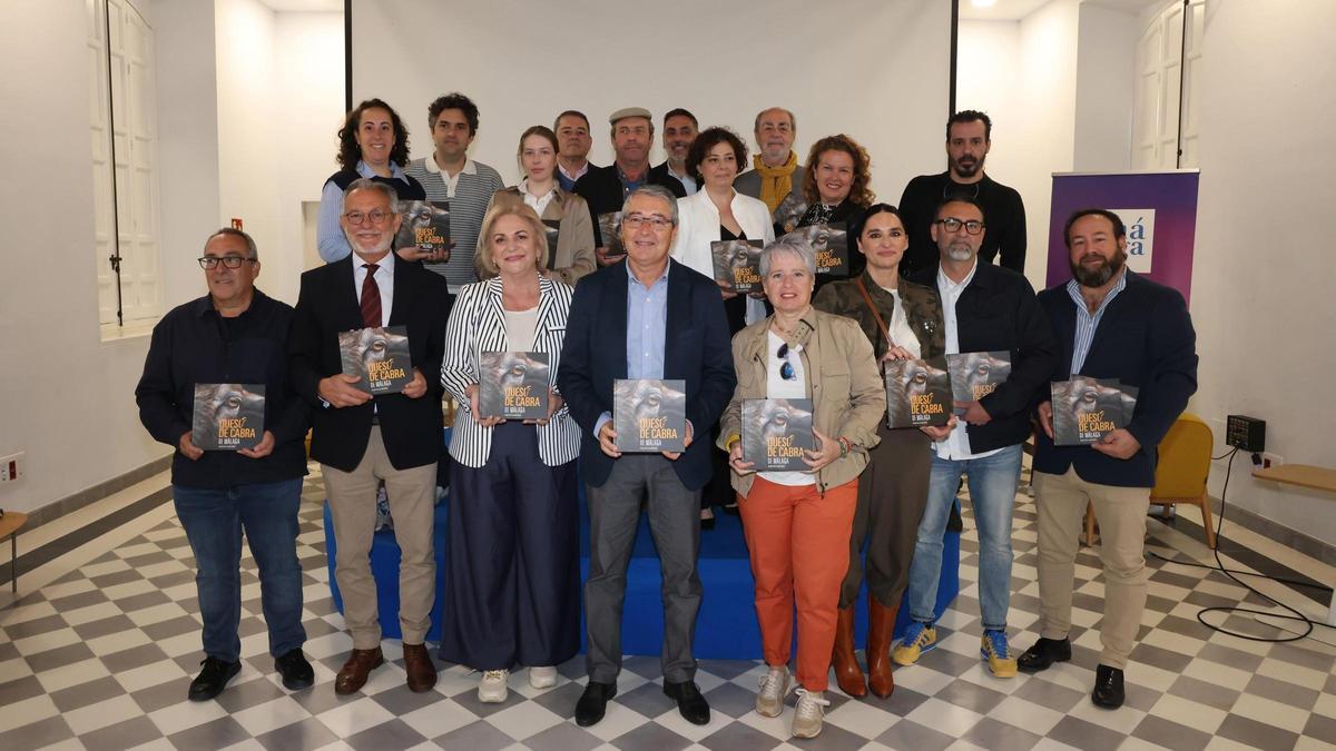 El presidente de la Diputación de Málaga, Francisco Salado, ha presentado el libro, escrito por Samuel Perea e ilustrado por Lourdes Molina.