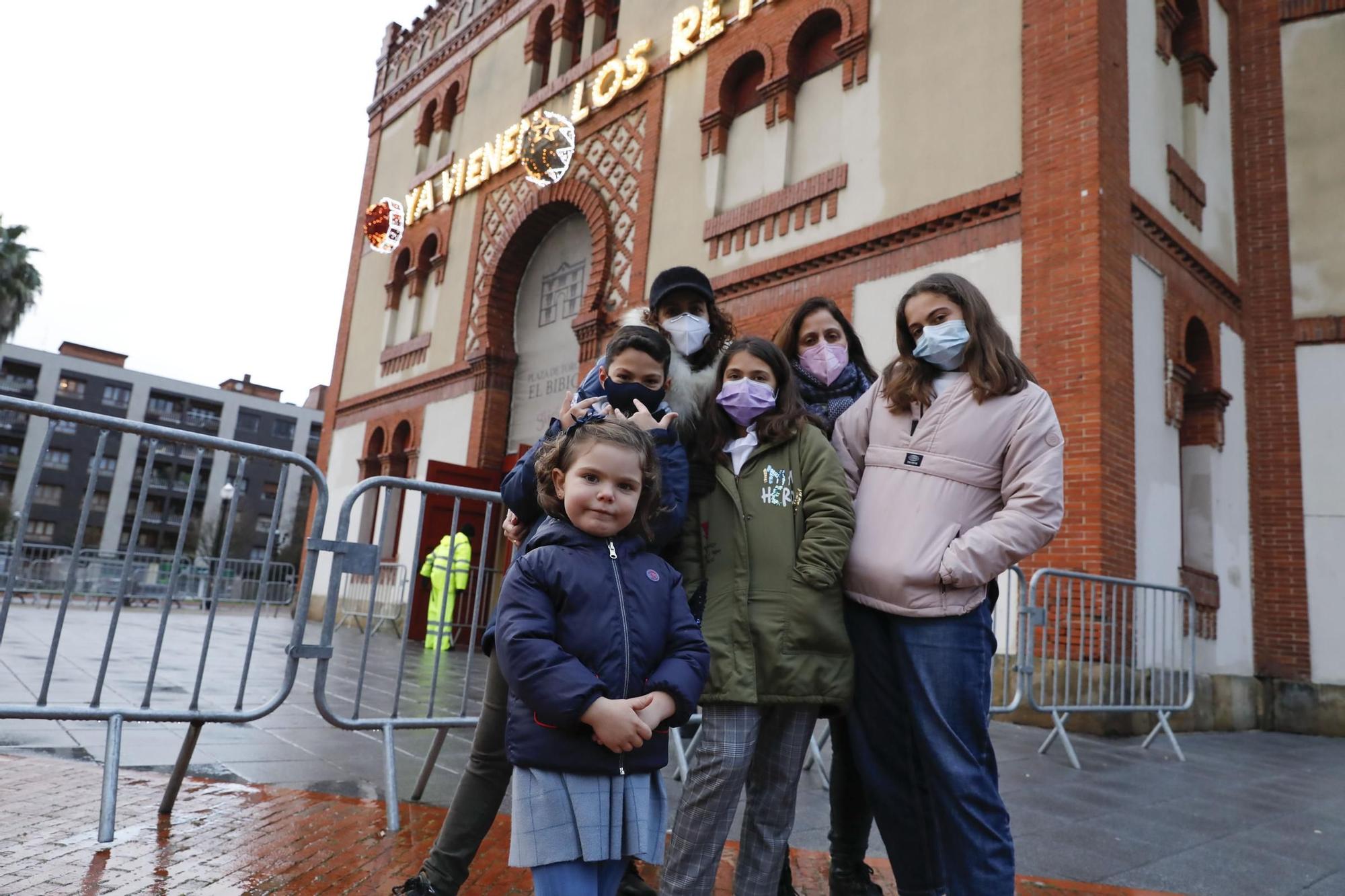 Los Reyes Magos protagonizan un segunda jornada de ilusión en Gijón