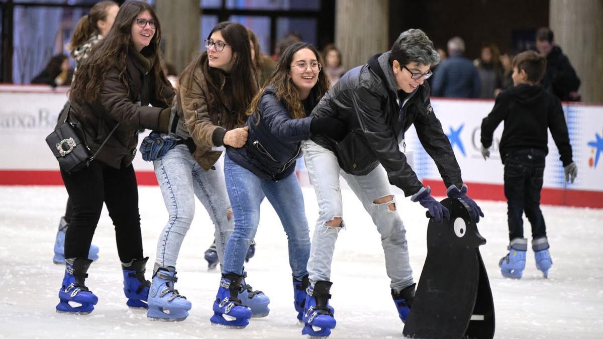 Una imatge de l&#039;última edició de la Pista de Gel de Fira de Girona, celebrada entre finals del 2019 i principis del 2020