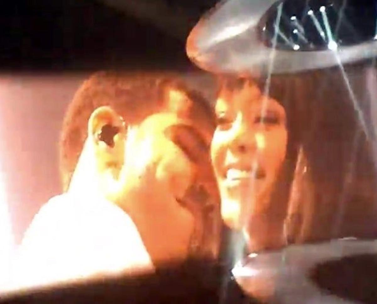Rihanna interpreta una canción con Drake en París Cuore