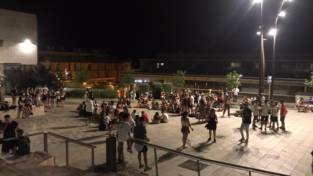 Fiesta en las calles de Mataró a pesar de las restricciones por los rebrotes