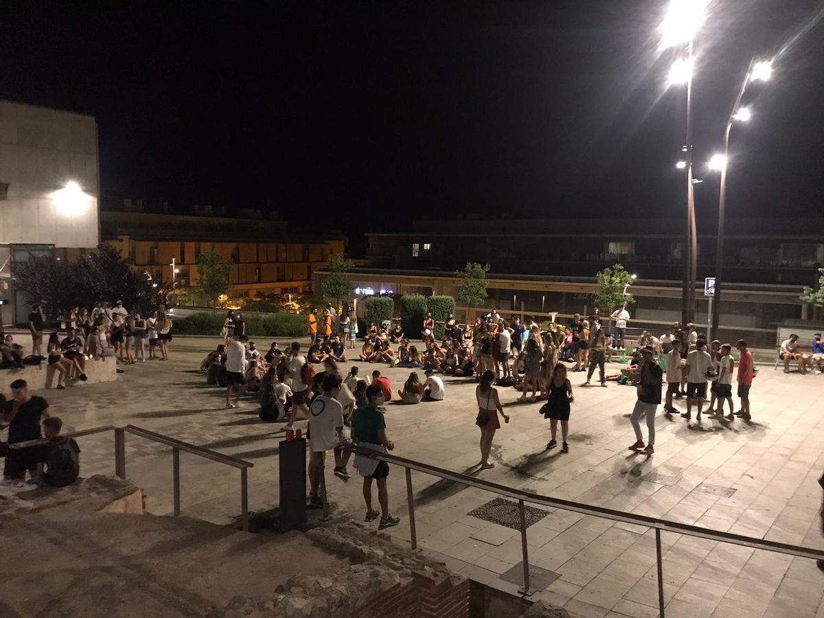 Fiesta en las calles de Mataró a pesar de las restricciones por los rebrotes