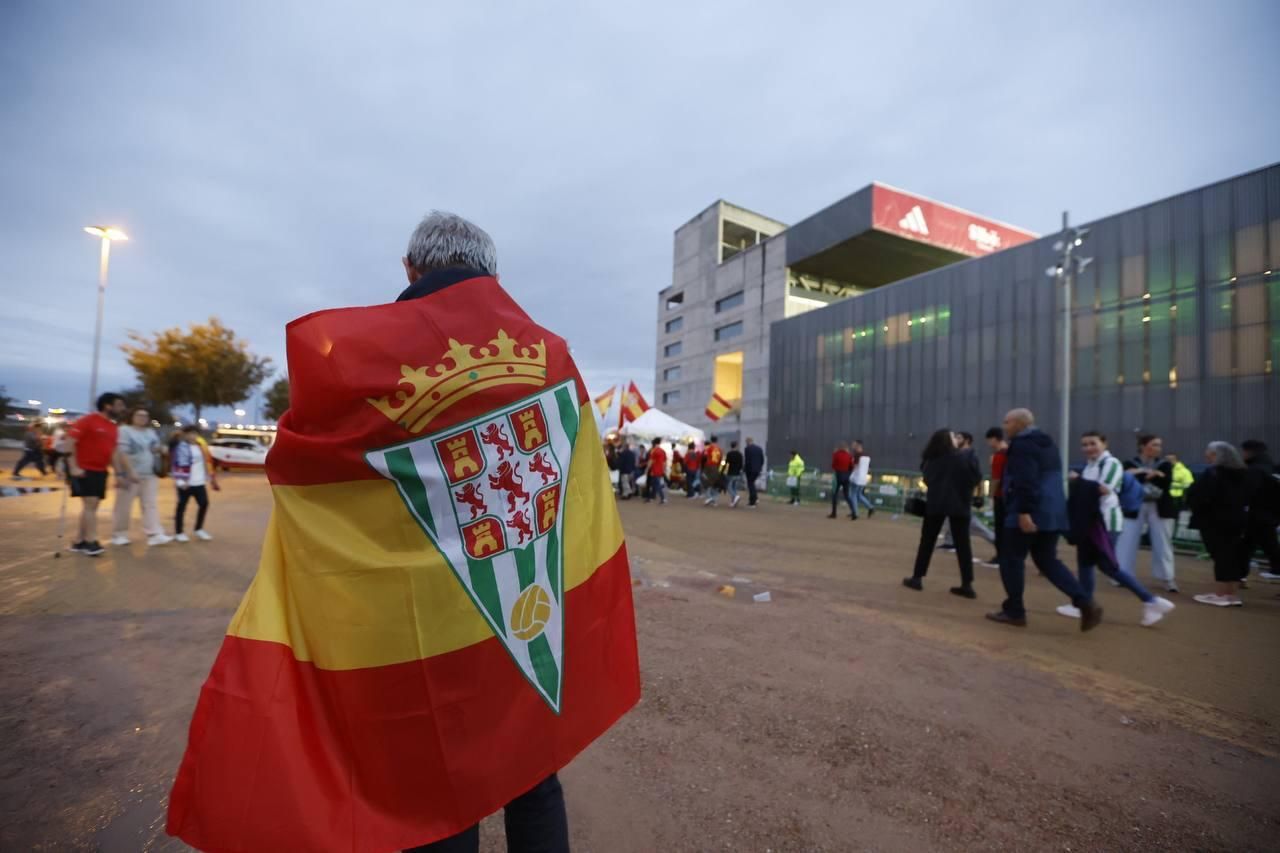 El apoyo de la afición cordobesa a la selección española, en imágenes