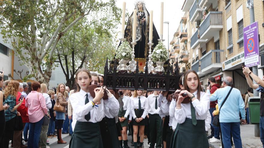La Semana Santa Chiquita de los escolares llena de luz y devoción el Viernes de Dolores en Córdoba